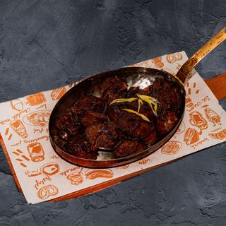 Телешки суджук с карамелизиран лук   200г