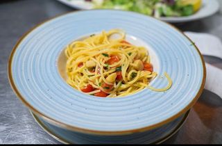 Spaghete cu ulei, usturoi şi roşii cherry