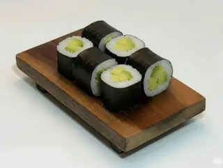 Hosomaki z awokado (185g)