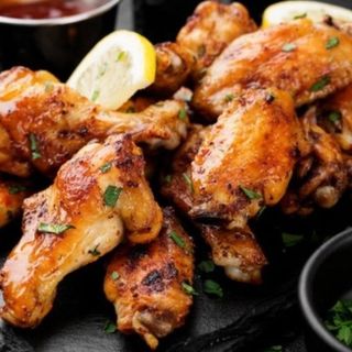 Aripioare de pui in sos de lamaie