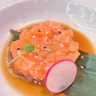 Tartare sake avocado