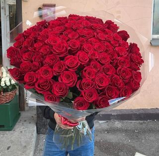 Bouquet d'anniversaire / amour (50 roses rouges)