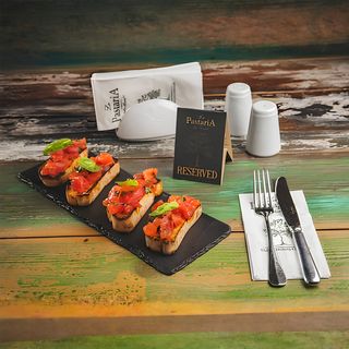 Брускети с домати,босилек и чесън ( 180гр. )