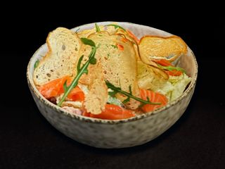 САЛАТ ЦЕЗАР З ЛОСОСЕМ (400g)