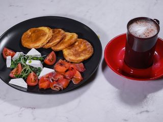 Омлет з лососем + чай або кава в подарунок (250g)