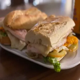 Bocadillo De Pollo Completo