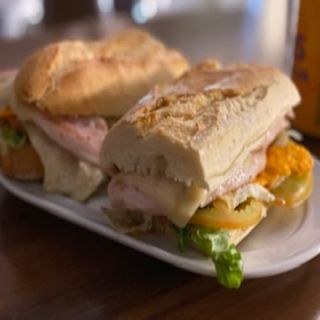 Bocadillo De Pollo Completo