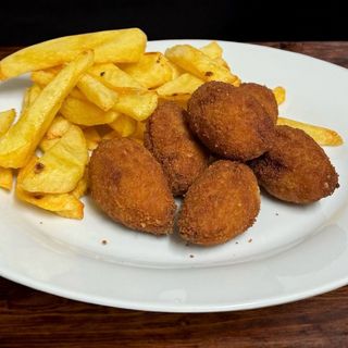 Croquetas de cocido con Patatas Fritas