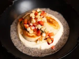 Сирники з кремом маскарпоне та свіжими ягодами (300g)