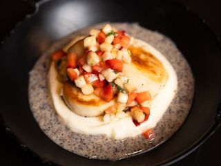 Сирники з кремом маскарпоне та свіжими ягодами (300g)