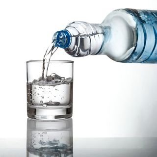 Минеральная вода с газом