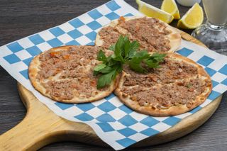 Manakish bil lahmeh con carne