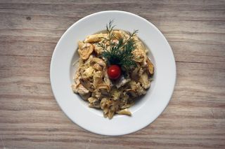 Penne z kurczakiem i pieczarkami 300g