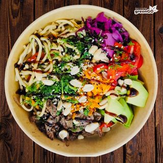 Poke Go z wołowiną