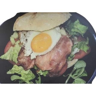 Hamburguesa De Pollo Completa Con Huevo Y Bacon