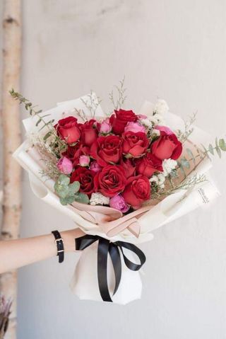  წითელი ვარდი,ჯუჯა ვარდი,ევკალიპტი