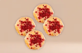 Drożdżówka Maxi z czerwoną porzeczką 4 szt.