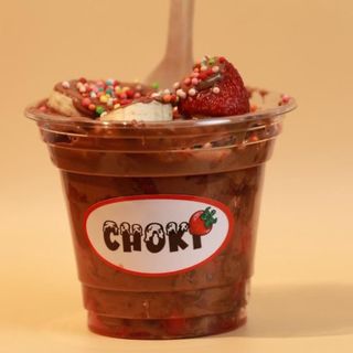 მარწყვი და ბანანი ფერადი ბურთებით