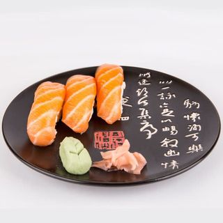 Sushi De Salmón (3 Pzs.)