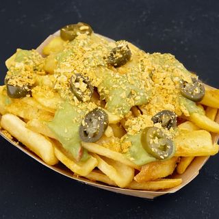 Cartofi cu guacamole,jalapeno si pudra nachos