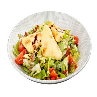 Салата със сирене темпура и ягодов дресинг (350г)