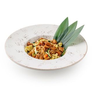 Spaghetti di Riso con Pollo e Verdure