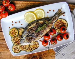 Dorada la gratar cu legume