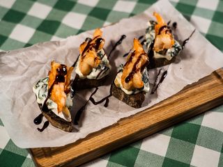 Брускети з креветками та шпинатом (160g)