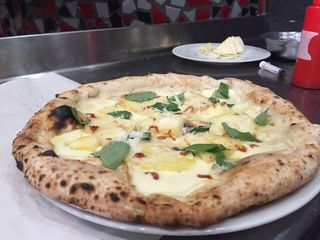 Pizza 4 Quesos (35 Cm.)