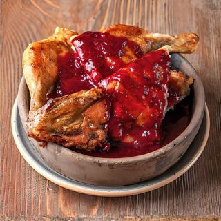 წიწილა ტყემალში