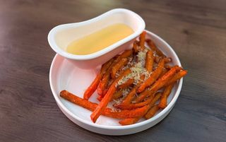 Сирна ванна з бататом фрі та пармезаном 220г