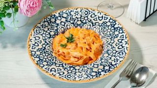 Tagliatelle cu pui, hribi și pesto