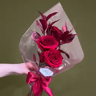 Buchet cu 3 trandafiri rosii
