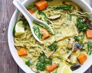 NOODLES BOWL WITH GREEN CURRY