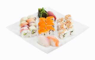 149-California de atún cocido, surimi, especial japones y nigiri combinado