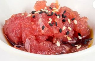 25 Tuna tartare