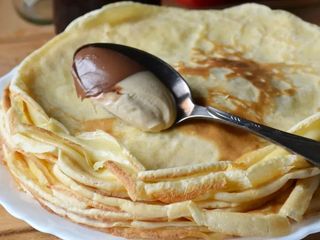 Palačinke sa eurokremom, bananama i sladoledom