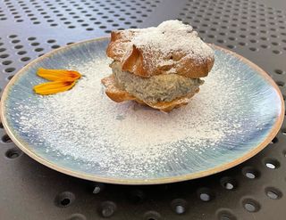 Ptyś z kremem ze szprotek