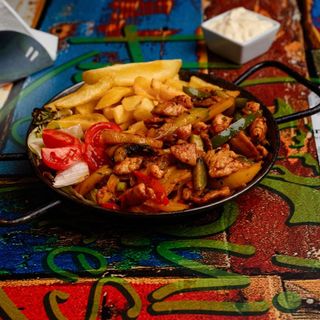 Tigaie pui cu legume