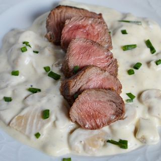 Mușchi de vită cu sos gorgonzola