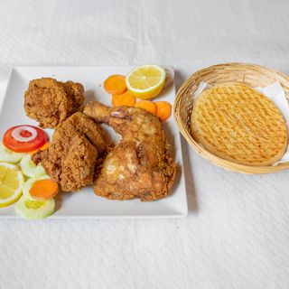 1/2 Pollo Broaster + Ensalada + Pan