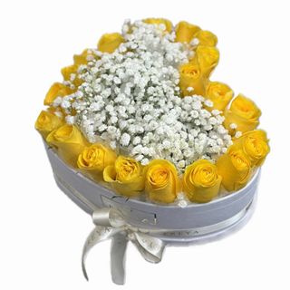 Cutie medie inima cu 15 trandafiri brington si gipsophila