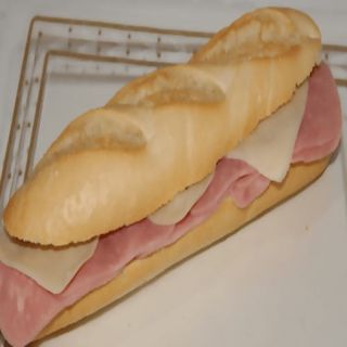 Bocadillo De Jamón York Y Queso