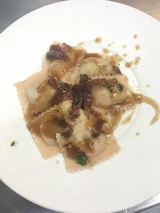 Raviolis De Rabo Y Su Jugo De Carne