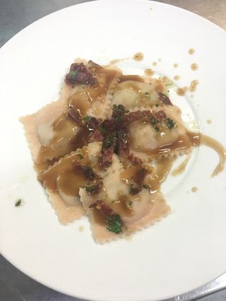 Raviolis De Rabo Y Su Jugo De Carne