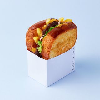 Сэндвич с фаршем и картофелем фри