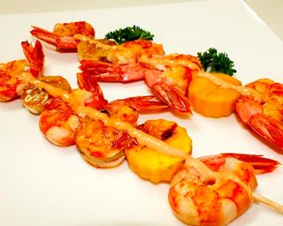 CHUPACHUPS DE PLATANO CON LANGOSTINO
