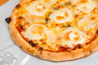 Quatro Queijos (Pequena)