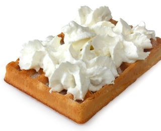 Goferek z Bitą Śmietaną i cukrem pudrem