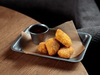 Камамбер фрі з журавлинним соусом (260g)